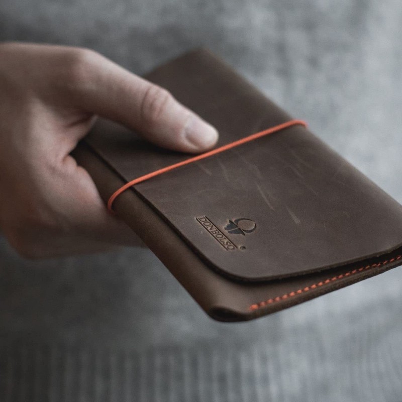 Donbolso Miami Leather Passport Holder for Men and Women Brown