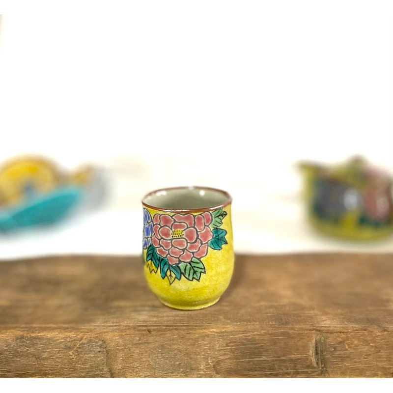 Kutani [Teacup] Small Dark Painted Peony [Back Picture]