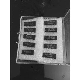 Motorola   2x MC10H131 Dual D Type Master−Slave Flip−Flop. Motorola.