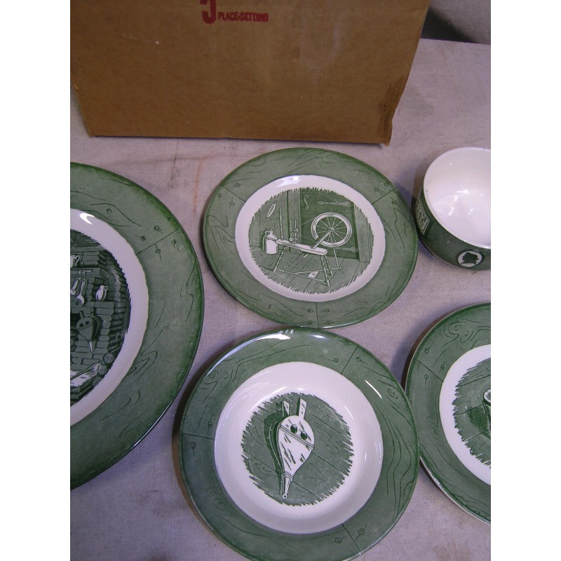 ROYAL ROYAL COLONIAL HOMESTEAD 5 PIECE PLACE SETTING 'VERY NICE"