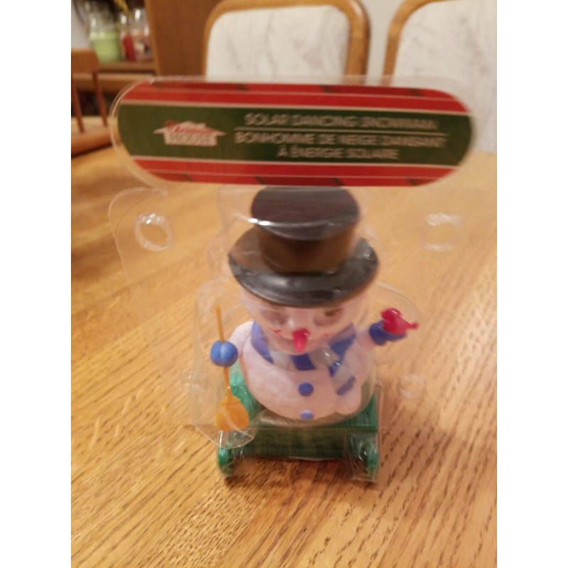 Momentum Brands SOLAR DANCING HOLIDAY SNOWMAN: SOLAR POWERED; NO BATTERIES