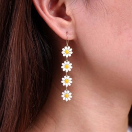 Cybche Boho White Acrylic Flower Daisy Earrings Floral Dangle Hook Earrings Long Flower Daisy Drop Earrings Enamel Daisy Flower Earrings Sunflower Earrings Jewelry for Women