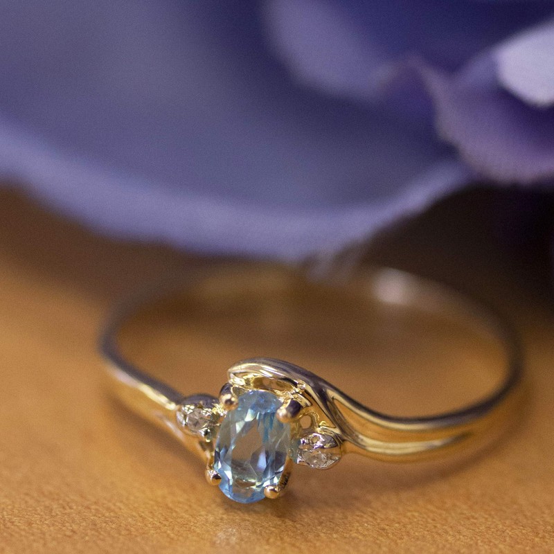 14k Yellow Gold Oval Blue Topaz And Diamond Ring (Size
