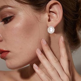 Allereya Vintage Crystal Pearl Earrings Pearl Stud Earrings Rhinestone Circle Earrings Gold Minimal Earrings Jewellery for Women and Girls