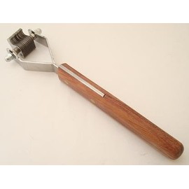 Mars Coat King Grooming rake, Narrow 14 blade, wood handle