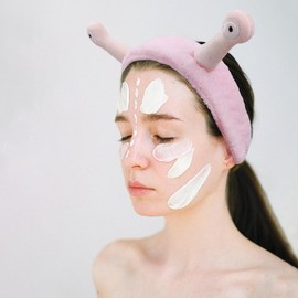 HFZRZFH Creative Snail Headband，Cute and Elastic Cartoon Hair Accessories for Women and Girls, Ideal for Face Washing, Skincare, Makeup, and Spa