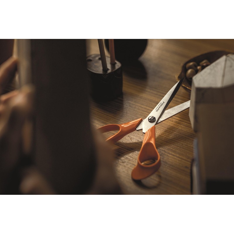 Fiskars Universal Scissors For Right Handed Users, Total Length: 21