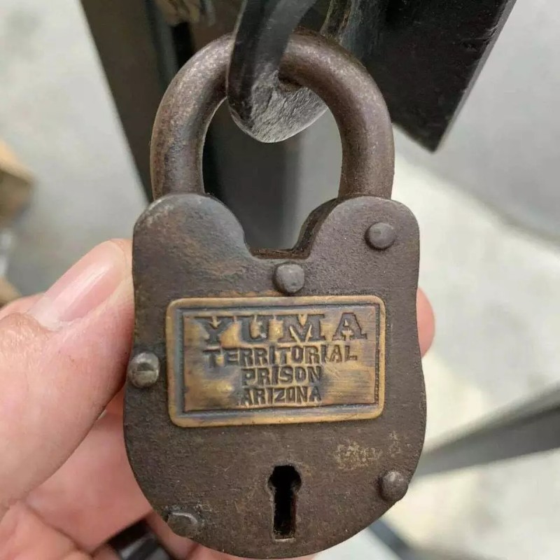 Yuma Territorial Prison Arizona Cast Iron Lock With Keys (2.5"