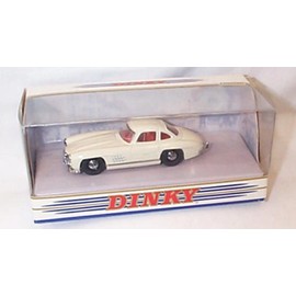 The Dinky Collection white M'ERCEDES BEN'Z 300SL Gullwing 1955 car Diecast Model