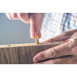 10mm x 50mm Wooden Dowel Pins Grooved Dowels Plugs Chamfered Fluted Pin Wood for Furniture Woodwork Joinery - Pack of 20 (Beechwood)