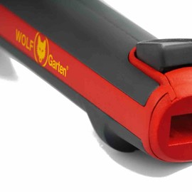 WOLF Garten - ZM 015 handle; ideal for all multi-star minis and squeegees FW-M, window wiper EW-M and dustpan BK-M; 15 cm; 71AED014650, red