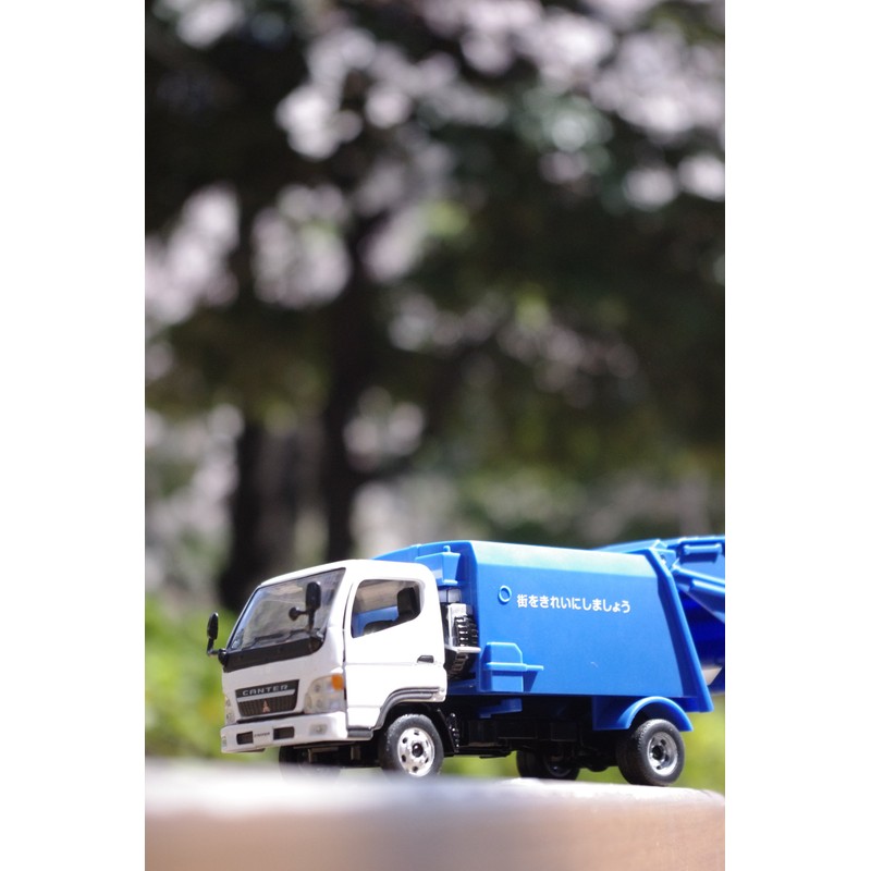 Diamond Pet Dk – 5106 1/43 Scale Mitsubishi Fuso Canter Cleaning Car