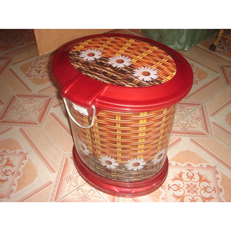 Decorative 10 L Oval Plastic Step Trash Can 13" Tall,