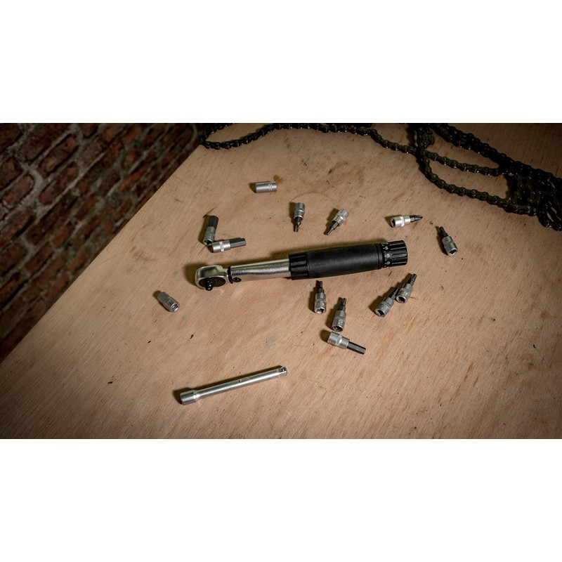 1/4 Inch Torque Wrench and Socket Wrench Set 15 Pieces