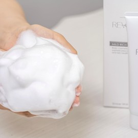 Revisis Mild Rich Facial Cleansing Foam, 4.6 oz (130 g), Thick, Rich Foam, Moisturizing, Facial Wash, Made in Japan