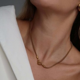 SweYone Gold Heart Necklace for Women | Gold Square Body-Shaped Necklace | 18K Gold-Plated Small Pendant Love Heart Necklace, Gold Tiny Floating Heart Necklace for Her Jewelry Gifts for Women