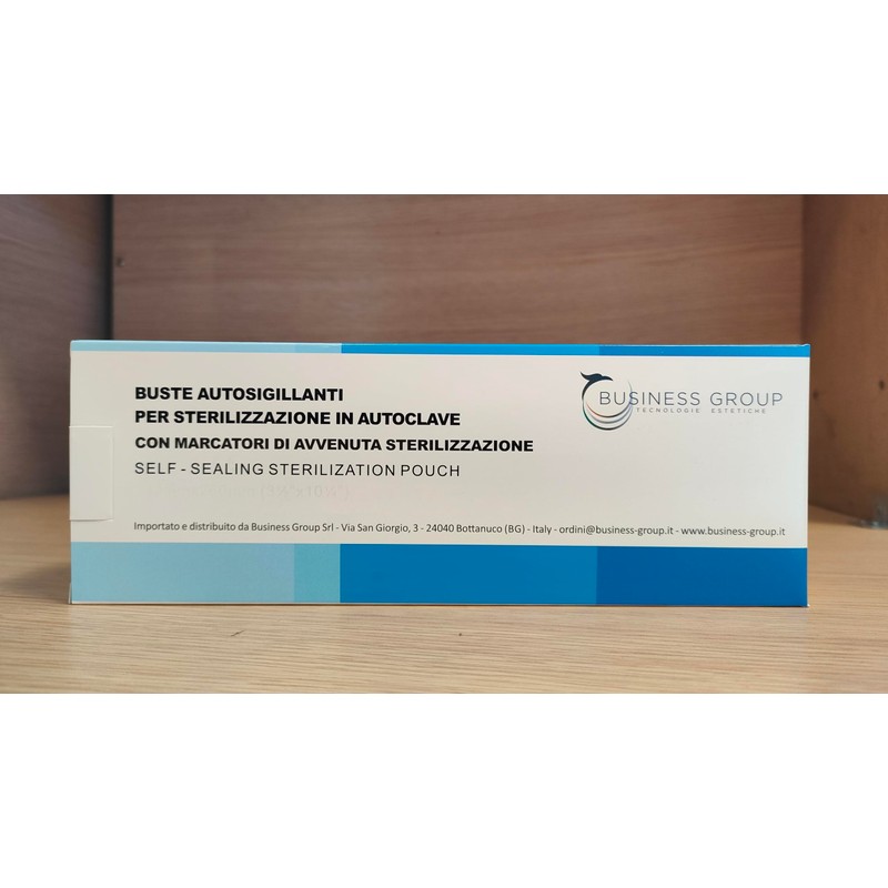 Self-sealing bags for sterilisation in autoclave