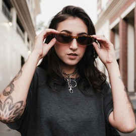 LJCZKA Retro Oval Sunglasses for Women Men Trendy Small Oval Sunglasses Vintage 90s Narrow Cat Eye Frame Shades UV400 Protection (Leopard Brown)