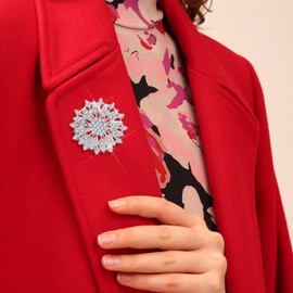 Women's Flower Brooch Austria Crystal Pearl Bridal Elegant Silver Flower Brooch Dress Belt Scarf Holds Flowers Accessories, Crystal