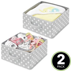 mDesign 2er-Set Aufbewahrungsboxen – gepunktete Boxen zur Aufbewahrung für Ordnung im Schlafzimmer, Kleiderschrank und Flur – Stoffbox aus Kunstfaser für Schuhe, Pullover und Hosen – grau und weiß
