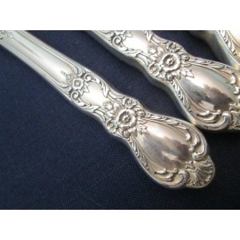 1847 Rogers Bros - INTERNATIONAL SILVER Co SET 4 DINNER KNIVES Vintage 1847 ROGERS INTL silverplate HERITAGE pattern LOVELY