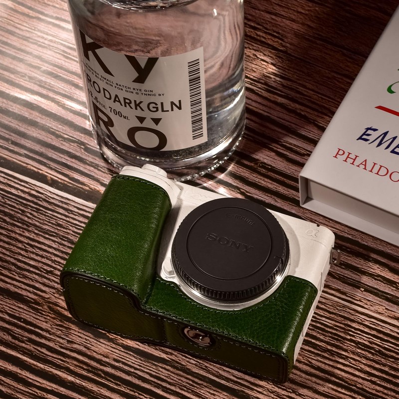 MUZIRI KINOKOO Sony ZV-E1 Case - Genuine Genuine Leather Half