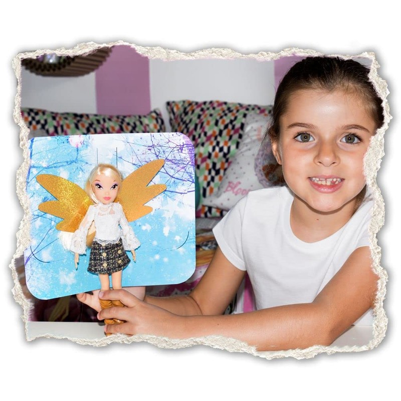 Winx Club Flora Magic Reveal Doll Interchangeable Wings
