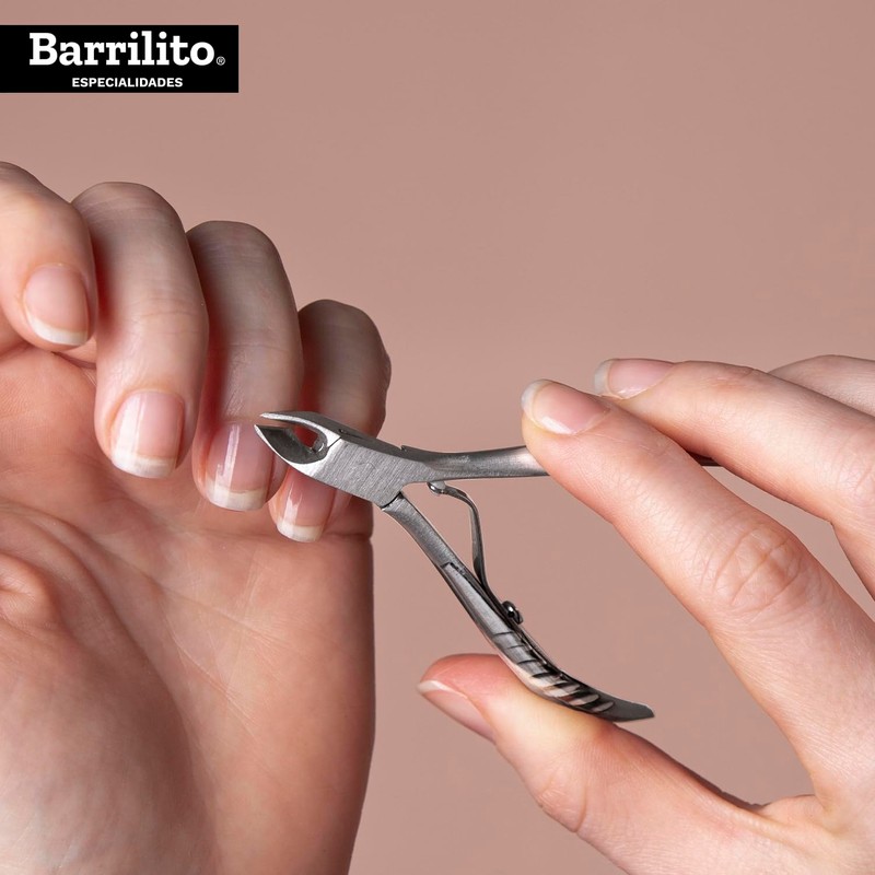 Barrilito Alicate Chico metálico para uñas, forjada en Acero Inoxidable.