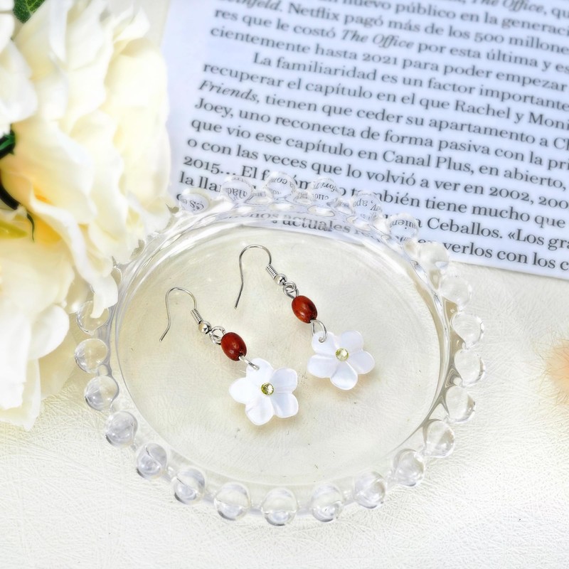 AeraVida Tropical Chic Carved Flower White Mother of Pearl Seashell,