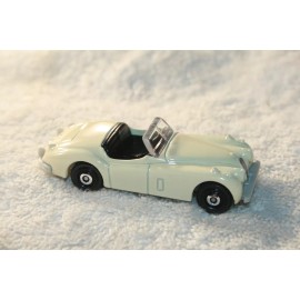 Matchbox NEW MATCHBOX  1956 CREAM JAGUAR XK140 CONVERTIBLE CHROME HUB CAPS LOOSE