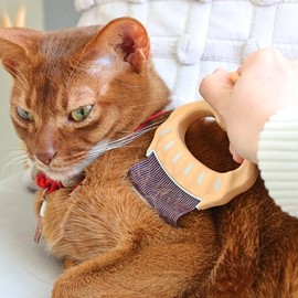 FuKuEn Cat Brush Short Hair, Grooming Brush, Undercoat Brush for Cats and Dogs, Fur Comb, Cat Undercoat, Massage Brush, Detangling Comb for Loose Hair, Gentle on the Skin