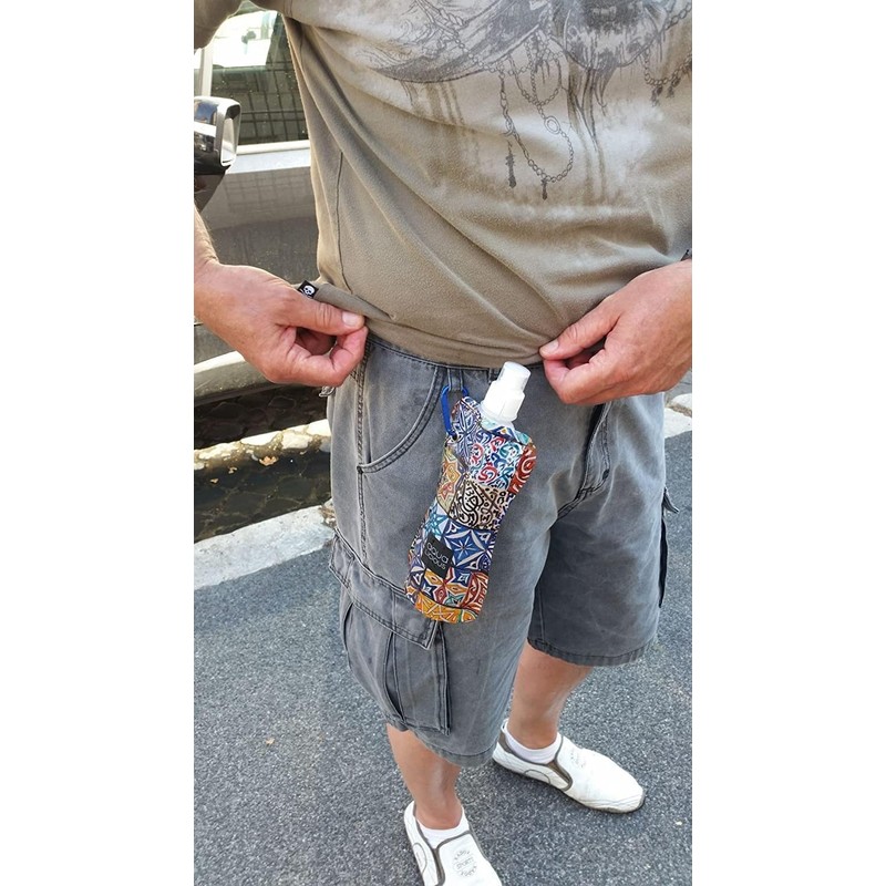 Aqua-Licious Drinking Bottle / Foldable And Reusable / with Carabiner