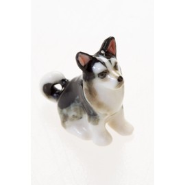 WitnyStore Siberian Husky Figurines - Collectible Animal Art - Miniature Hand Made and Painted Ceramic Table Decor Perfect for Gifts and Souvenirs 0.25" W x 1.5" L x 1.25" H