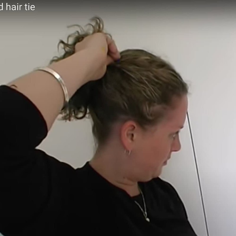 1-Up - Corbata para el pelo con una sola mano