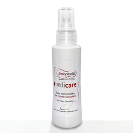 Pedicare. Feuchtigkeitsspendendes Fußbadspray mit Urea, weichmachend und pflegend, speziell für trockene, rissige Füße und Fersen. 80ml