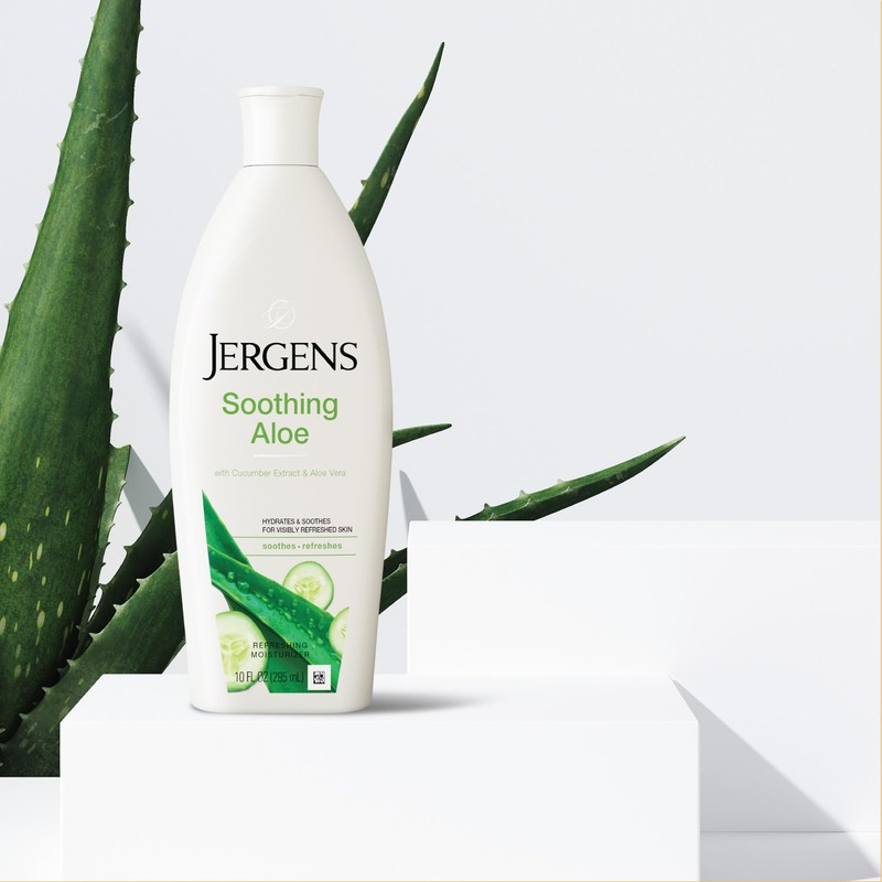 Jergens Hand and Body Lotion, Soothing Aloe Refreshing Moisturizer, with