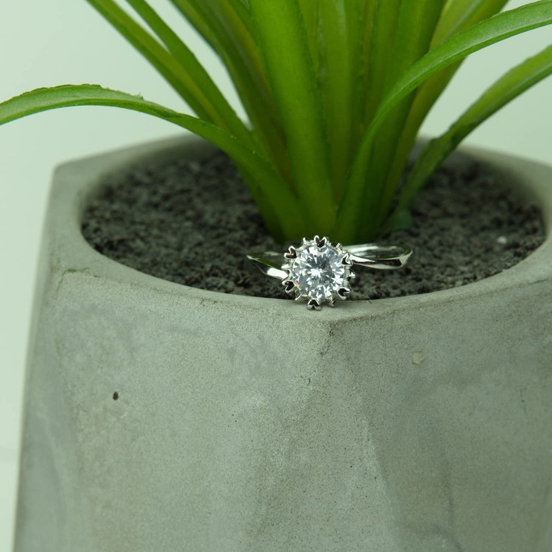 IzuBizu London Women Sterling Silver Solitaire Ring Adjustable Round Cut