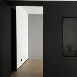 auxua Black Wood Contact Paper Peel and Stick - 17.7" × 394" Vinyl Self-Adhesive & Removable Waterproof Wallpaper for Countertop Furniture, Realistic Wood Sensation, Easy to Clean