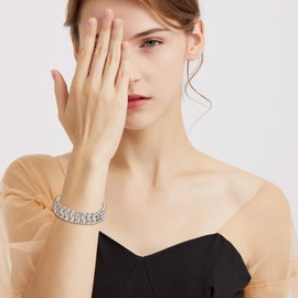 EVER FAITH Damen Armband Strass Kristall Hochzeit Braut Art Deco Hohl Stretch Armreif Klar Silber-Ton