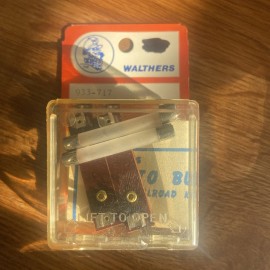 Walthers HO Scale Interior Lighting Kit 933-717 NOS 2 Bulbs