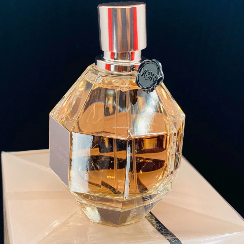 Viktor & Rolf Flowerbomb by Viktor & Rolf L'eau De