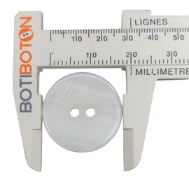 BOTIBOTON 50pcs Mother of Pearl Buttons, White Buttons for Sewing, Small Shell Buttons for Babies, Sewing Accessories, Made and Shipped from Spain (20mm)