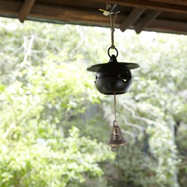 Yardwe 20Pcs Craft Bells Vintage Bronze Jingle Bells 23x25mm Mini Hanging Bells Metal Guardian Bell for DIY Crafts, Christmas Decor, Weddings, Wind Chime, Jewellery, Dog Collar (Random Style)