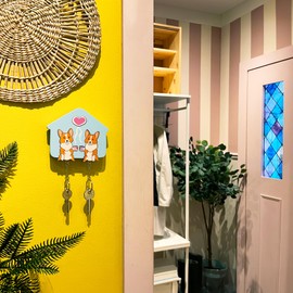 SOMEWHERE AROUND Wooden Key Holder for Wall with Cute Corgi Key Chains – Perfect Key Organiser for Home, Ideal House Warming Gifts New Home Gifts for Couples