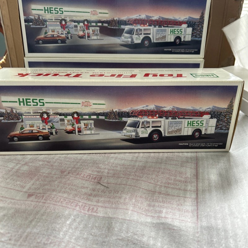 Hess Vintage 1989 Fire Truck Bank w/Lights, Flashers & Dual
