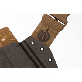 GunfightersINC Chest Holster | SIG P320C | Mas Grey/Coyote | Right Hand