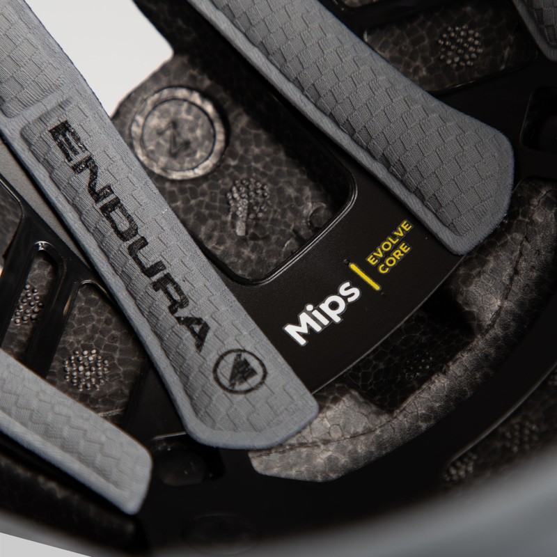 Endura Xtract MIPS® Helmet | Moulded Construction | Road |