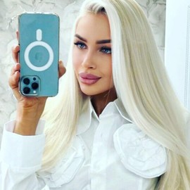 AFBeauty Platinum Blonde Wigs for Women Straight Blonde Synthetic Lace Front Wig Long Glueless Blonde Wig White Blonde Lace Front Platinum Wig 22Inch Heat Resistant Fiber Hair Daily Cosplay Wear