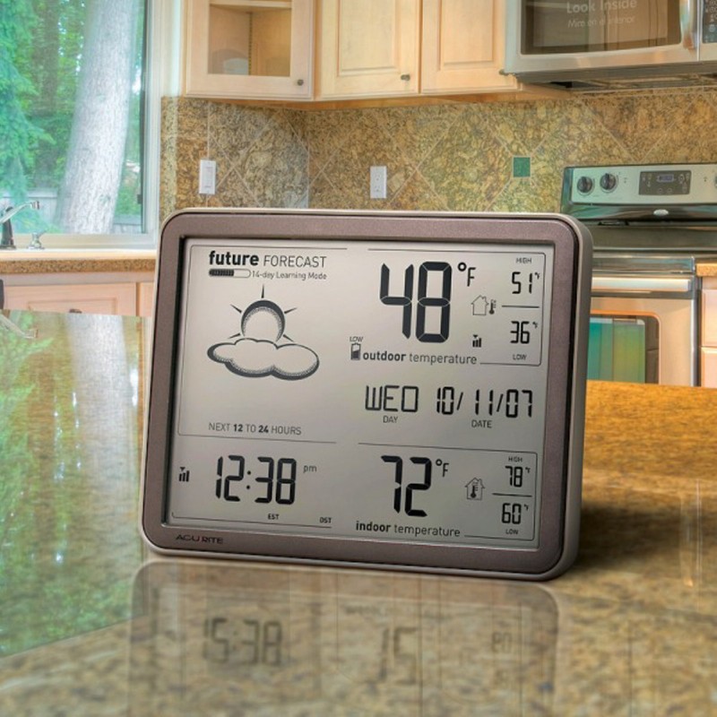 AcuRite 75077A3M Self-Learning Forecast Wireless Weather Station with Large Display