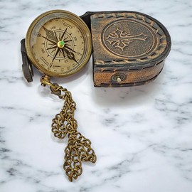 Vintage-Style Brass Compass with Chain and Leather Case - Classic Navigational Tool for Outdoor Adventures, Hiking, Camping, and Collectors (Be Strong & Courageous)
